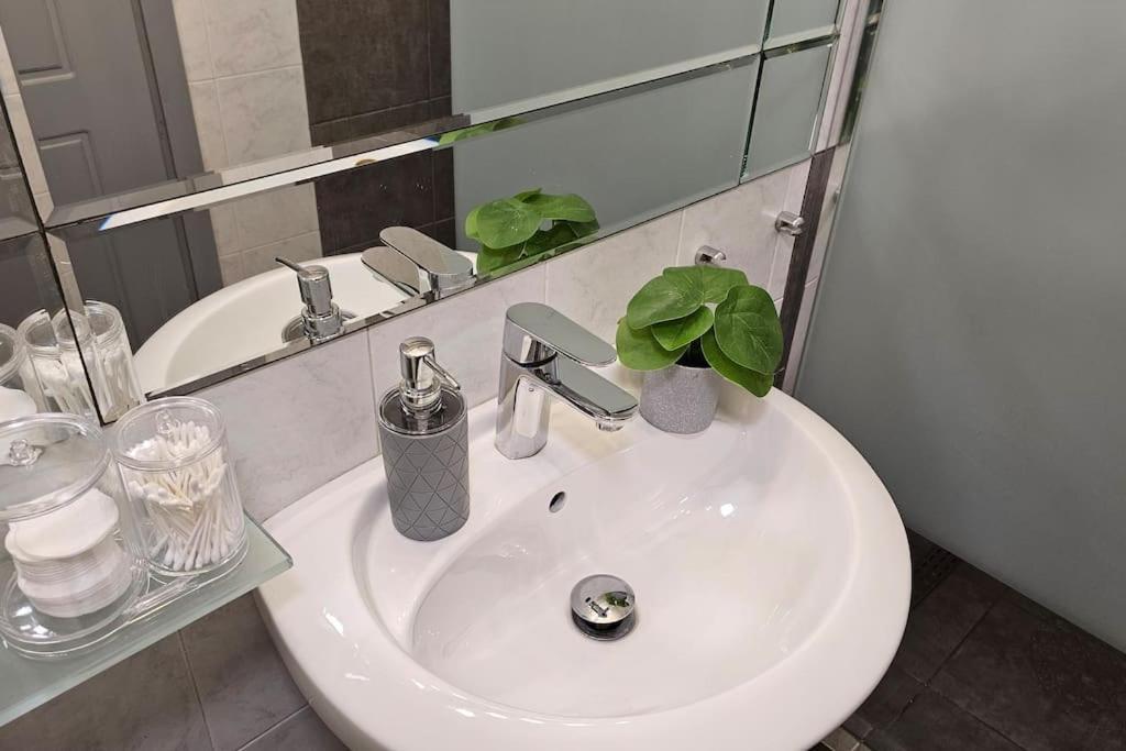 Artistico Two-Bedroom Apartment In Kolonaki Athens Luaran gambar